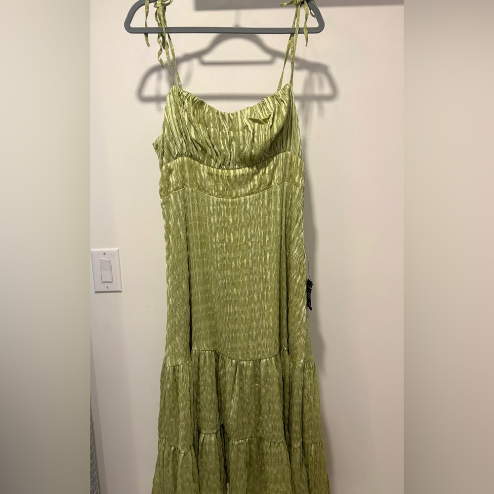 NWT Lulus Sage Green Crinkle Midi Dress - Picture 2 of 6